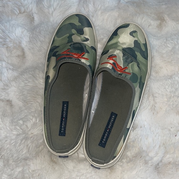 Tommy Hilfiger Army fatigue Shoes - Picture 3 of 7